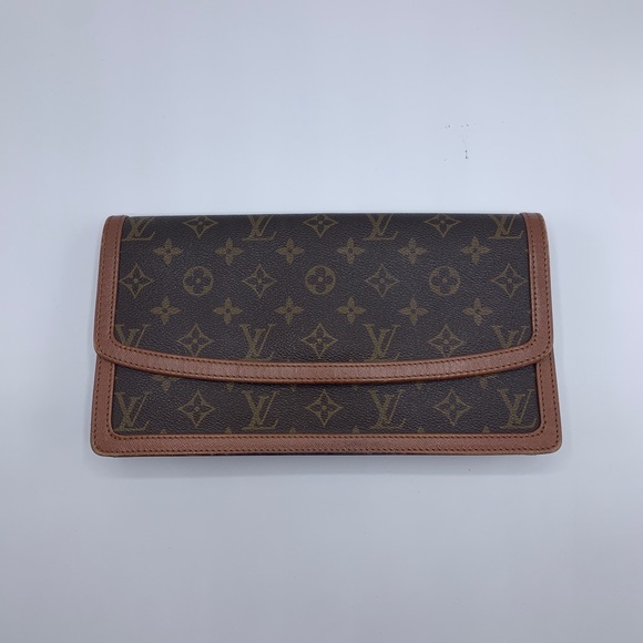 Louis Vuitton Handbags - Louis Vuitton Brown Monogram Clutch with Tan Trim